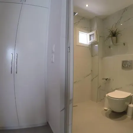 New 2 Bedroom Apt. Just By The Sea! Polychrono