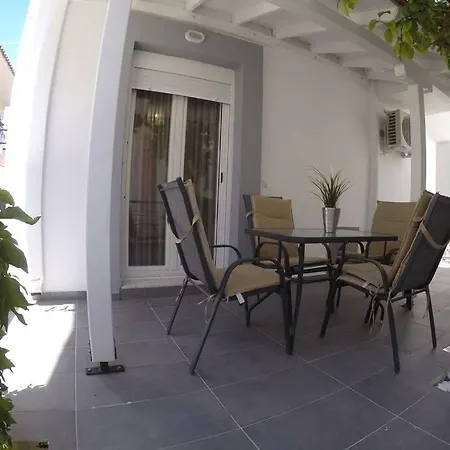 New 2 Bedroom Apt. Just By The Sea! Apartment