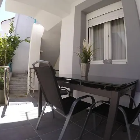 Appartement New 2 Bedroom Apt. Just By The Sea! Polychrono