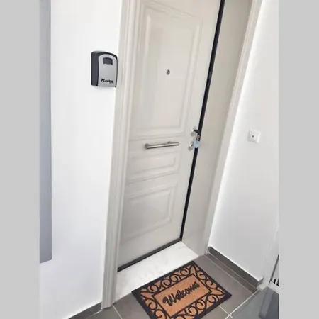 Apartment New 2 Bedroom Apt. Just By The Sea! Polychrono