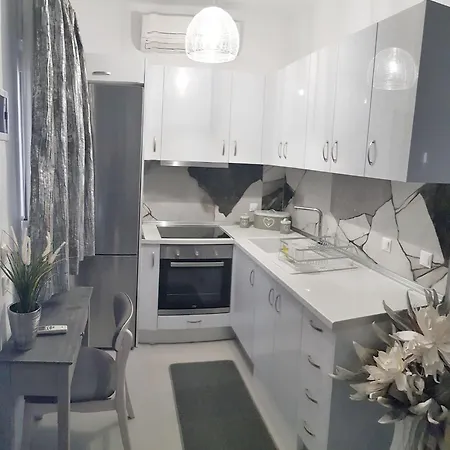 Apartment New 2 Bedroom Apt. Just By The Sea! Polychrono